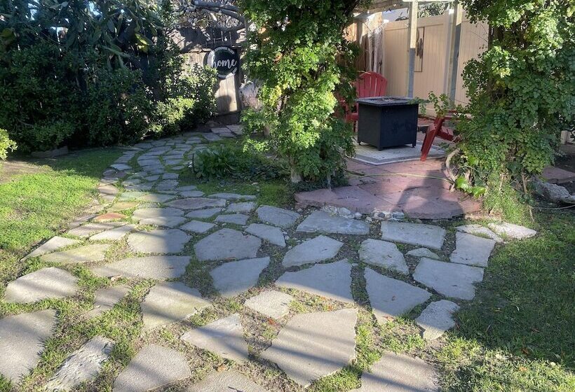 اقامتگاه Stunning Home With Large Yard In Los Angeles