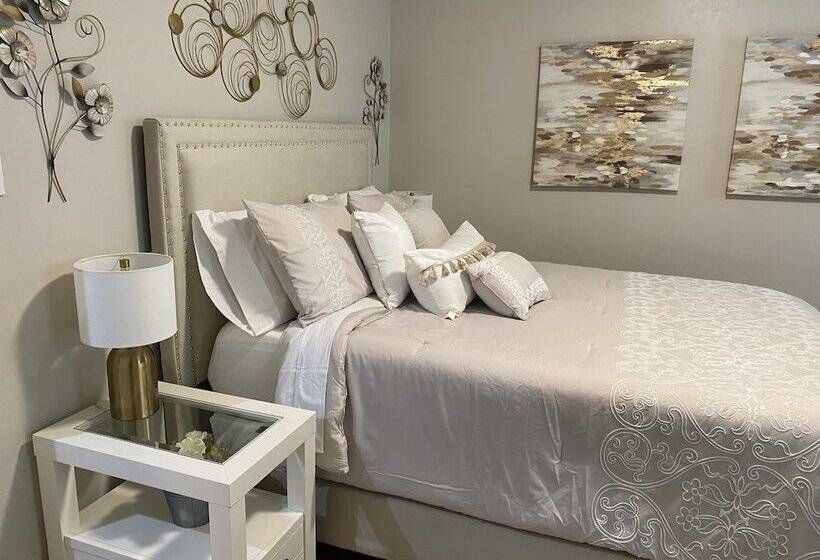 اقامتگاه Stunning Home With Large Yard In Los Angeles