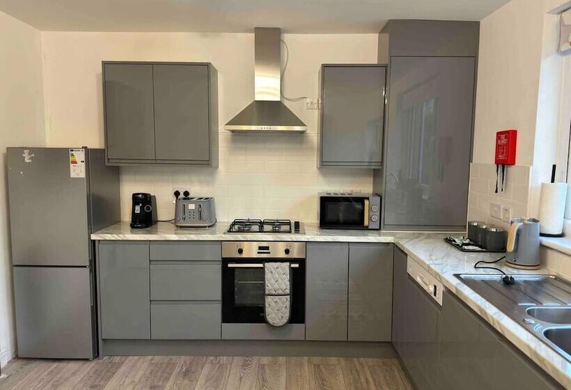 住所  Ldeal Home For Large Groups,families & Contractors