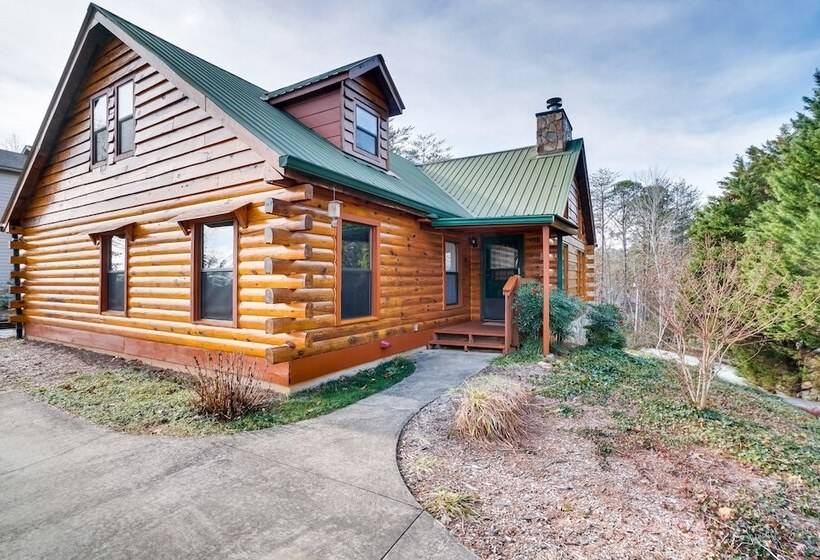 Spacious Log Cabin In Helen W/ Deck & Pool Access!