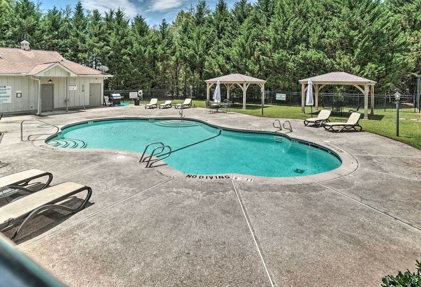 Spacious Log Cabin In Helen W/ Deck & Pool Access!