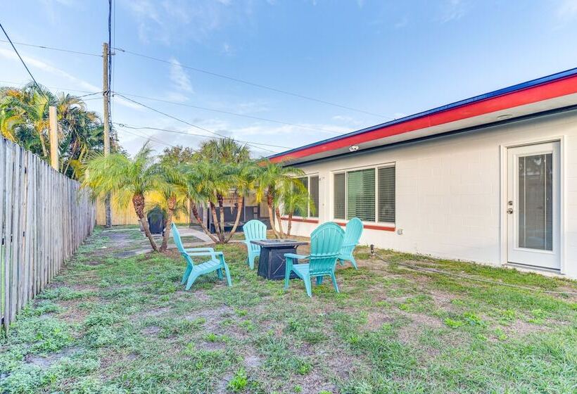 St Petersburg Paradise W/ Private Yard & Hot Tub!