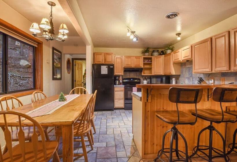Tahoe Pines Cabin
