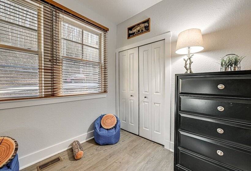 Tuckasegee Cabin ~ 3 Mi To Bear Lake!