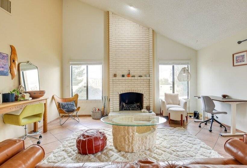 Yucca Valley Escape W/ Backyard & Mountain Views!
