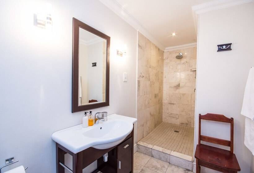 تختخواب و صبحانه Albarosa Guesthouse