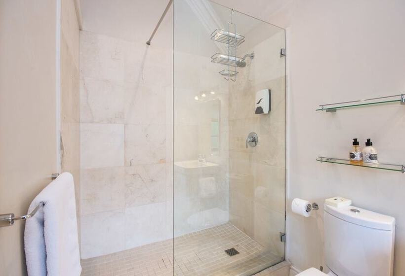 تختخواب و صبحانه Albarosa Guesthouse
