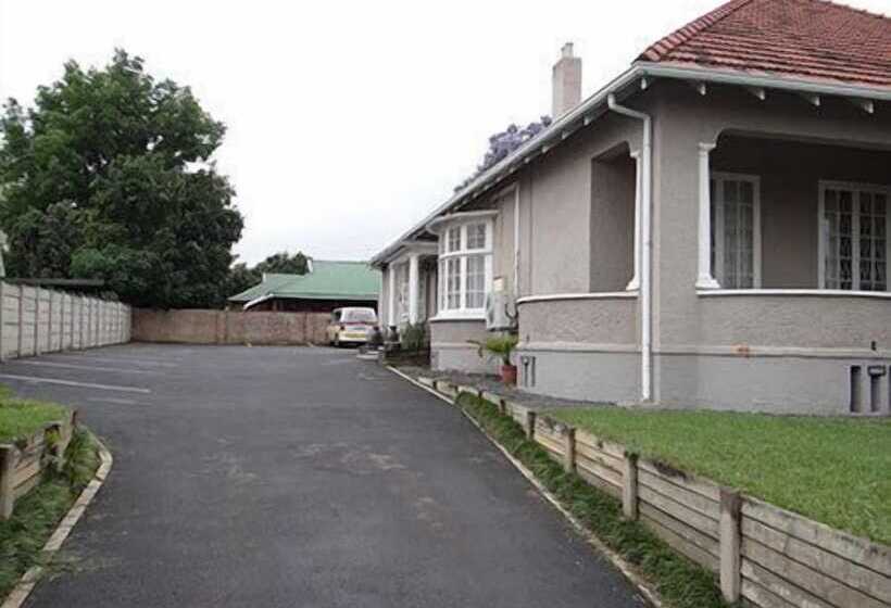 住宿加早餐  New England Guest House By Ilawu