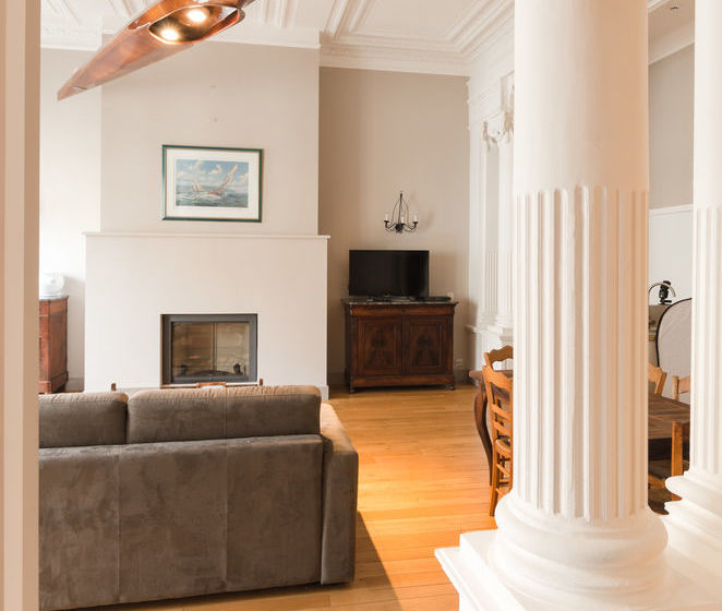 Grandplace Lombard Apartments