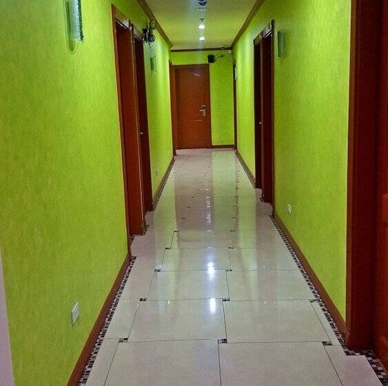 فندق C & L Suites Inn