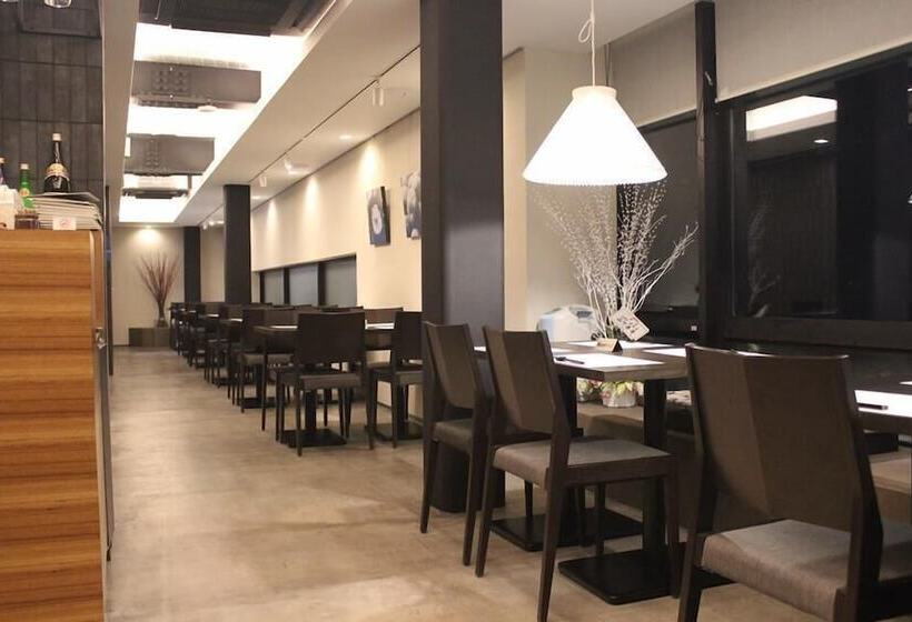 Matthew Suites