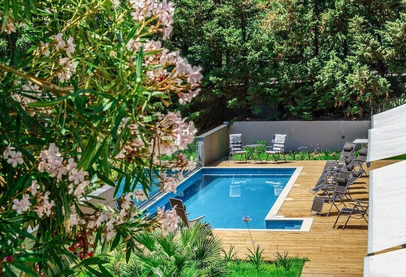 پانسیون Oasis Life