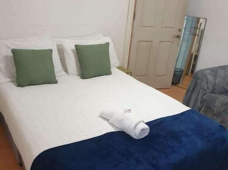Balham, South London Spacious Guest House 2