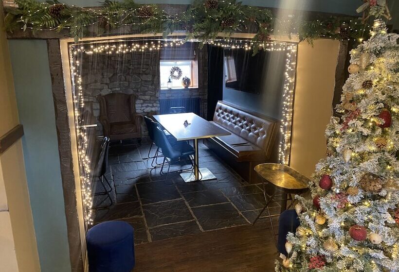 مبيت وإفطار The Butchers Arms   Grill Pub And Accommodation