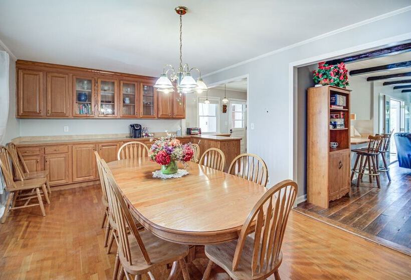 Bright Cartersville Home W/ Fire Pit & Sunroom!