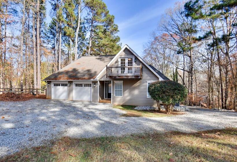 Buckhead Home W/ On Site Lake Oconee Access!