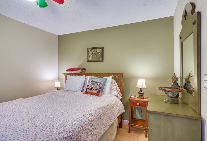 Central Bisbee Home, 1 Mi To Copper Queen Mine!