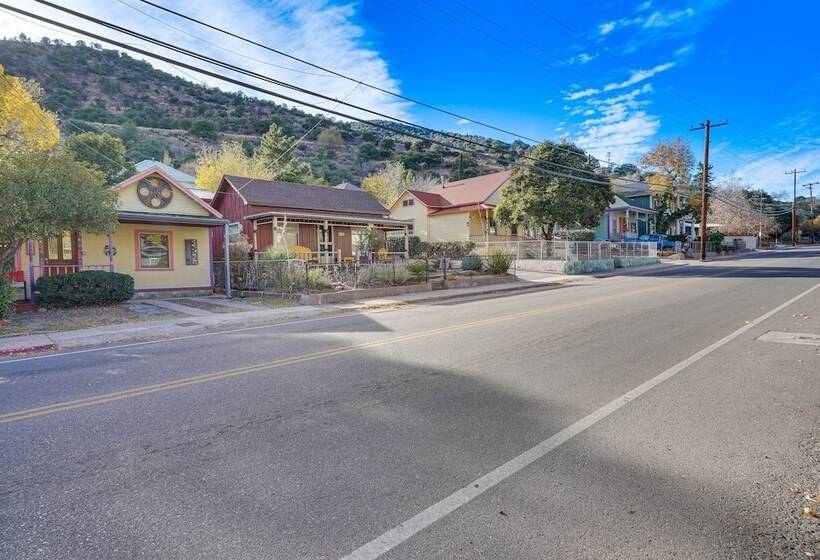Central Bisbee Home, 1 Mi To Copper Queen Mine!