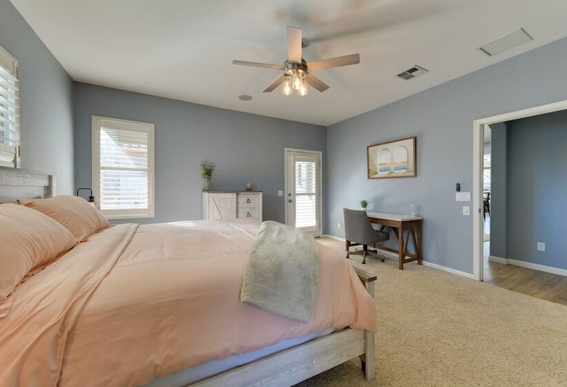 Charming Gilbert Home W/ Patio & Putting Green!