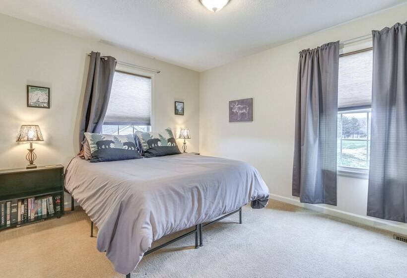 Charming Shenandoah Retreat W/ Deck & Grill!