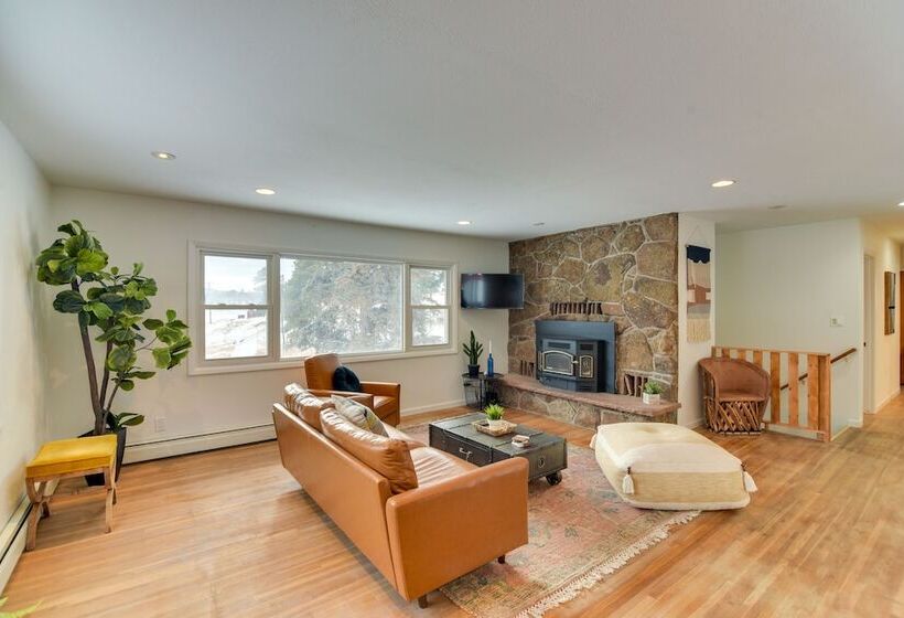 6 Mi To Staunton State Park: Conifer Home W/ Deck