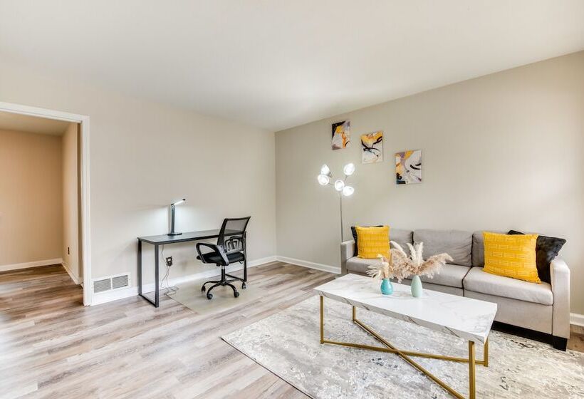 Cozy Austell Home W/ Sunroom   4 Mi To Six Flags!