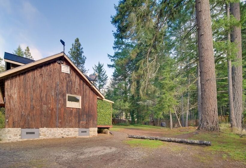 Cozy, Historic Wolf Creek Cabin Near Hiking