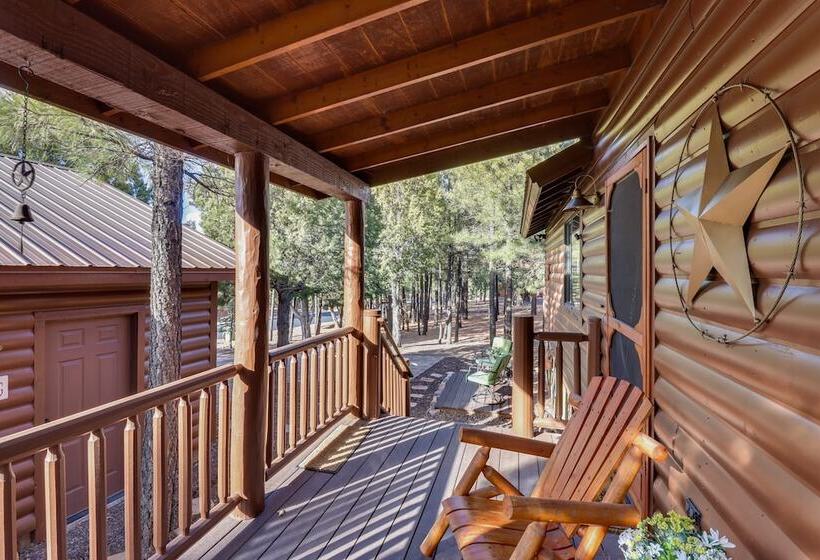 Cozy Show Low Cabin W/ Backyard ~ 3 Mi To Lake!
