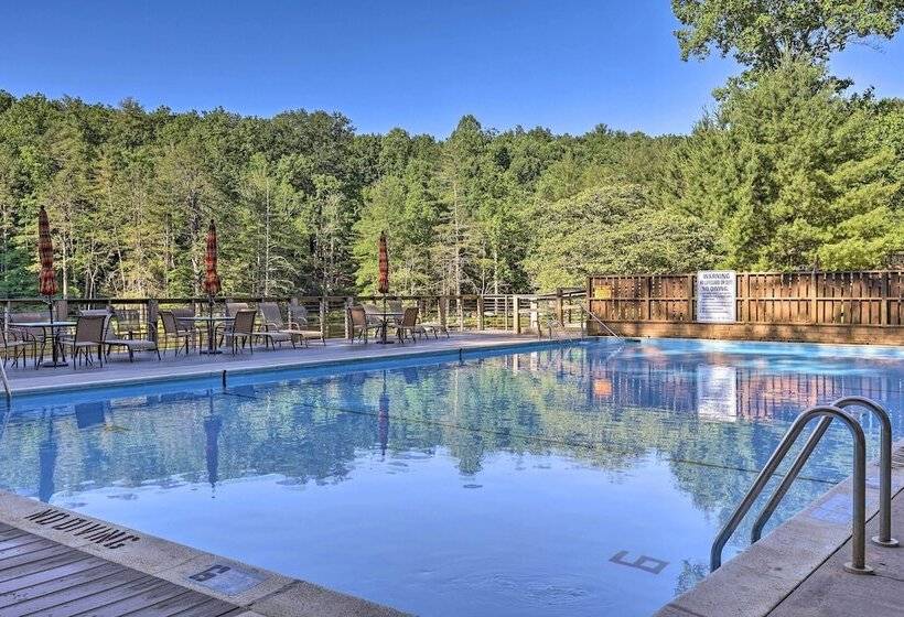 Deep Gap Cabin W/ 2 Decks & Community Amenities!