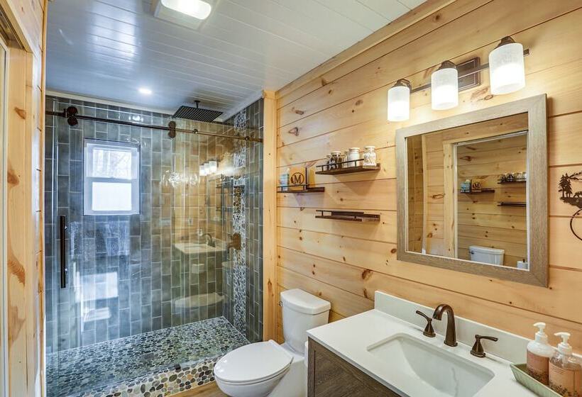 Deep Gap Cabin W/ 2 Decks & Community Amenities!