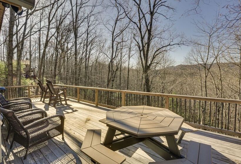 Deep Gap Cabin W/ 2 Decks & Community Amenities!