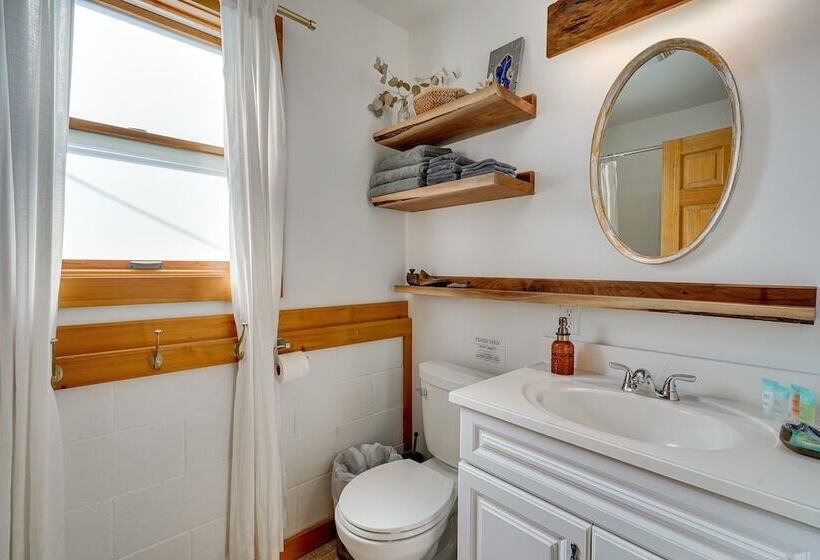 Delaware  Wooded River Retreat  W/ Views & More