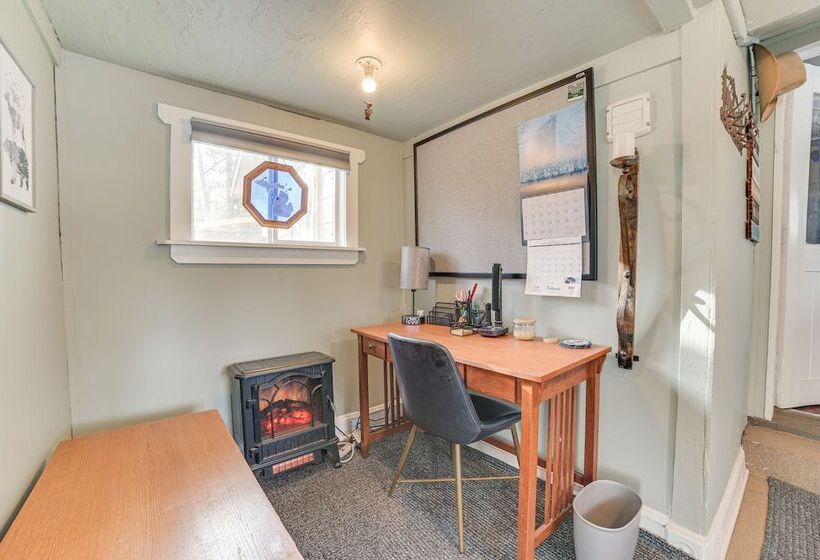 Family Friendly Cabin: Walk To Lake Access!