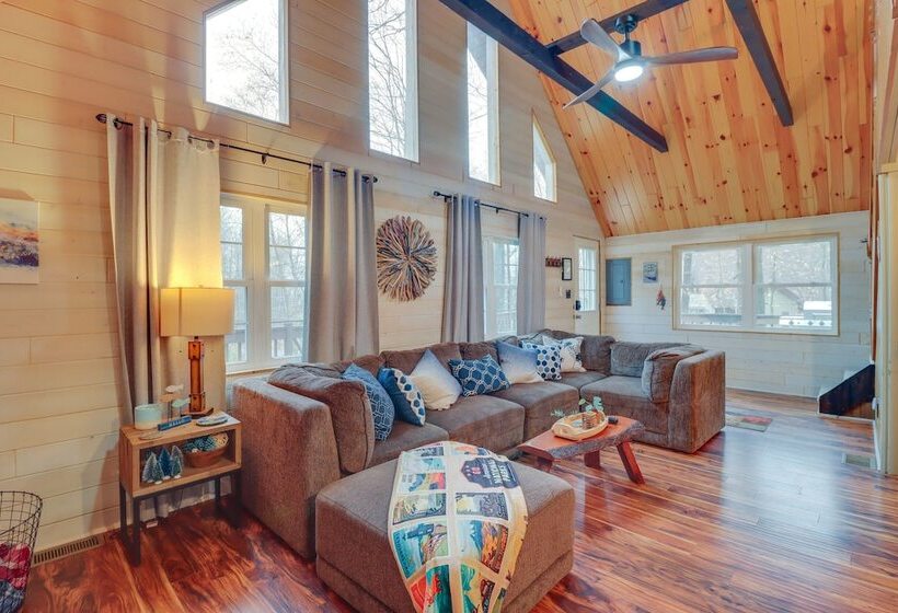 Family Friendly Pocono Lake Cabin W/ Fire Pit!