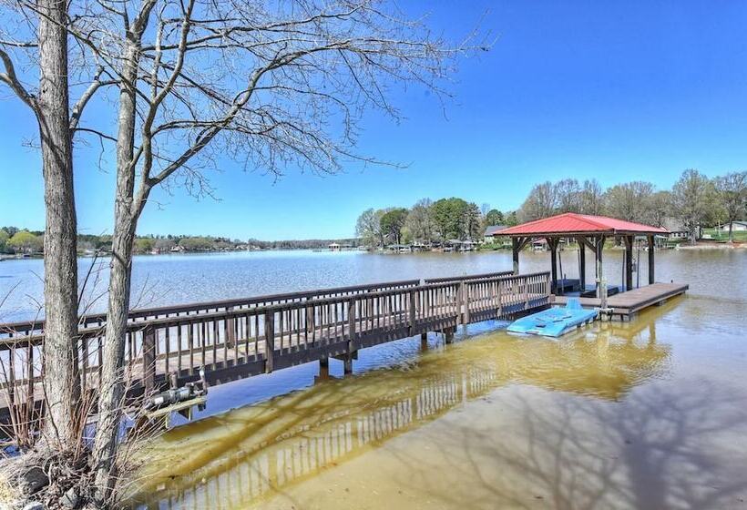 Flip Flop Therapy By Avantstay Theater + Games