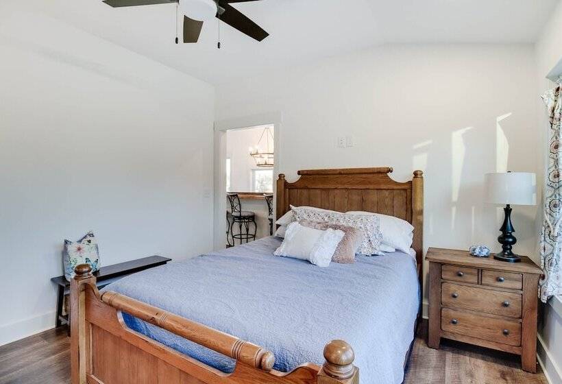 Goodview Lake House W/ Boat Dock, Kayaks & Views!