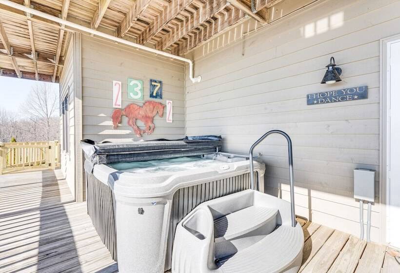 Hayesville Home W/ Hot Tub + Mountain Views!