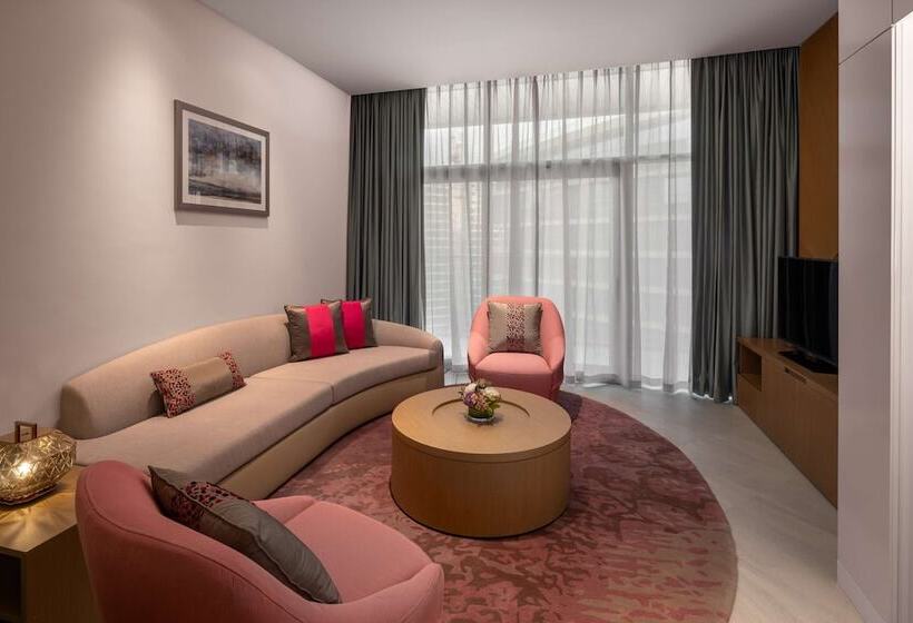 هتل Hilton Dubai Creek Residences