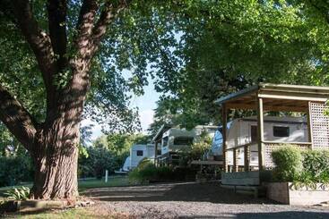 هتل Longford Riverside Caravan Park