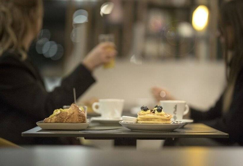 Отель Moody Smart & Comfy