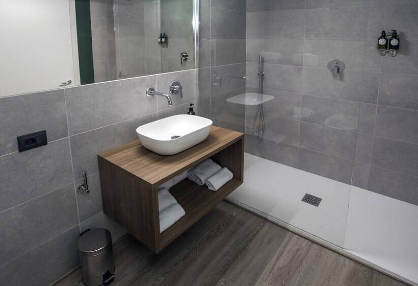 Отель Moody Smart & Comfy