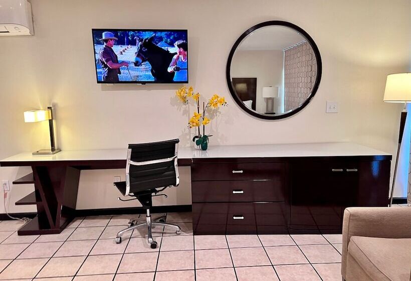 בית מלון כפרי Palm Desert Suites