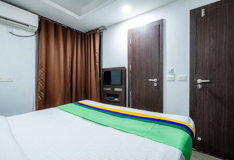 هتل Treebo Silver Apartment