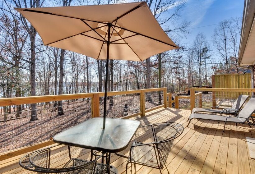 Lake Hartwell Retreat W/ Deck & Private Dock!