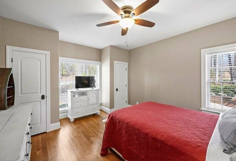 Lake Living By Avantstay Sleeps 22 + Dock, Pool