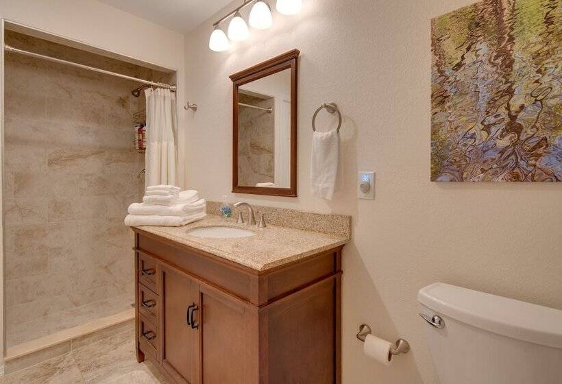 Lake Lure Village Cabin, 3 Mi To Chimney Rock!