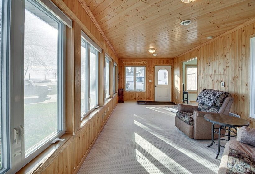 Lakefront Aitkin Home W/ Sunroom: Walk To Beach!