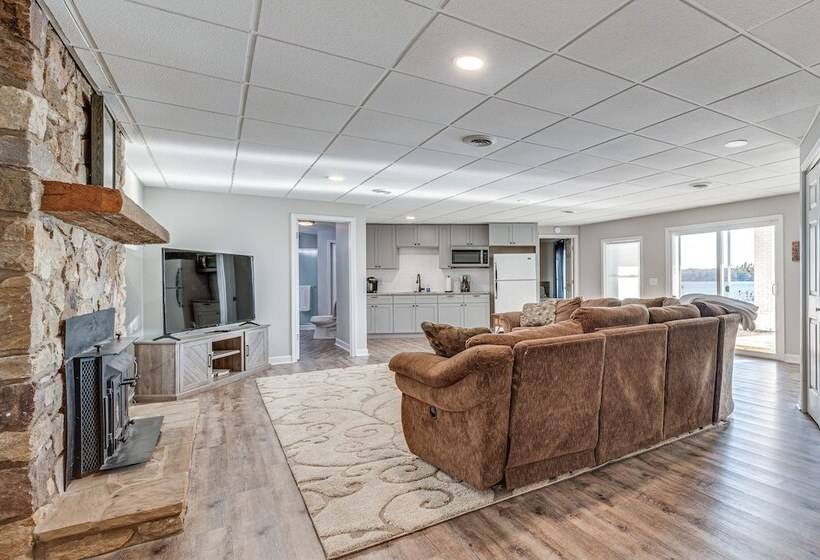 Lakefront Mt Gilead Home W/ Large Dock & Decks!