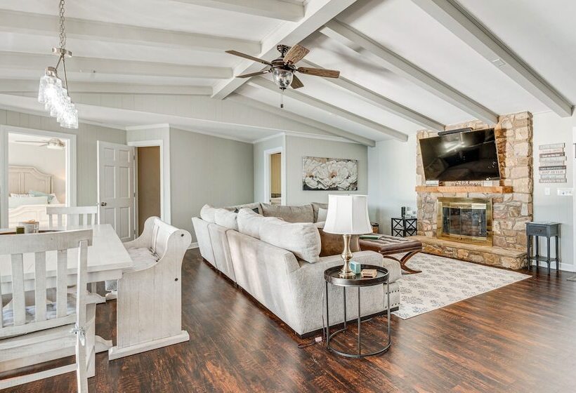 Lakefront Mt Gilead Home W/ Large Dock & Decks!