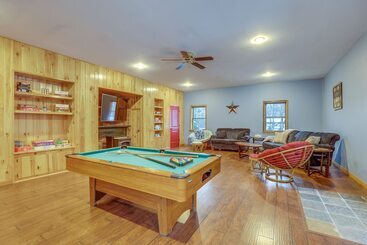 Lovely Interlaken Home W/ Fire Pit & Yard!